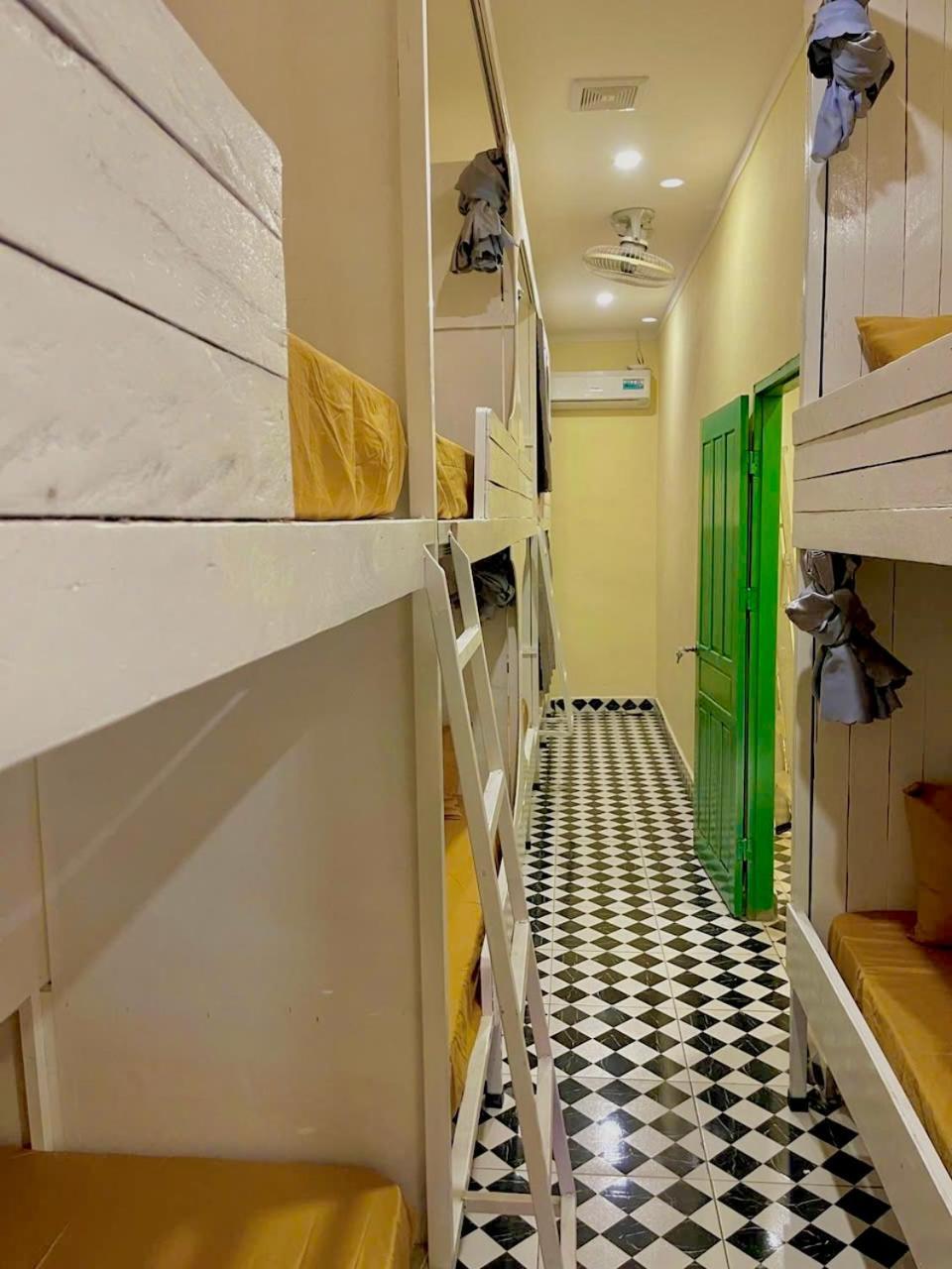 Golden Dragon House Ванг-Виенг Экстерьер фото